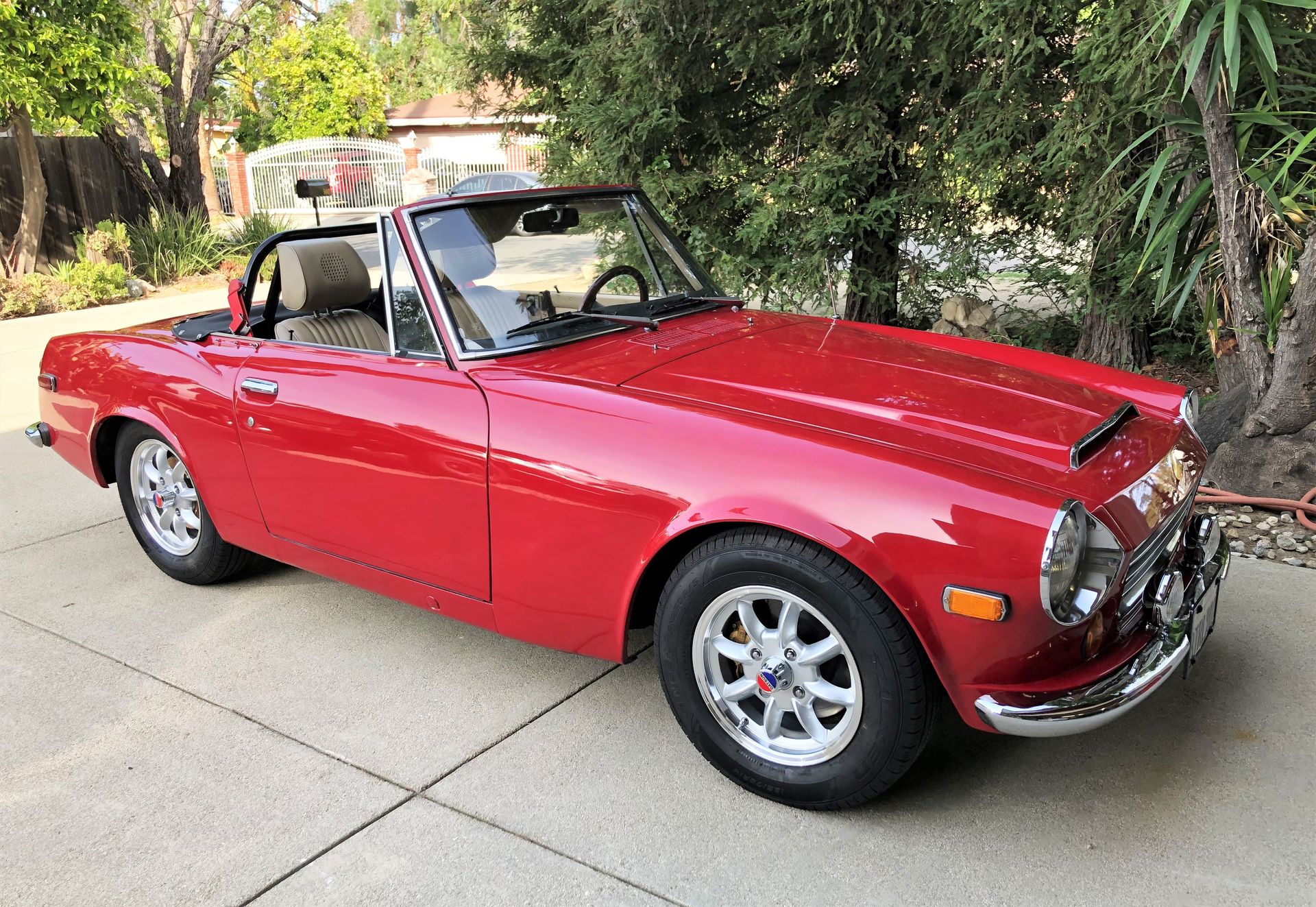 Datsun SP310/311 Roadster with VTO vintage aluminum wheels - Photo 25