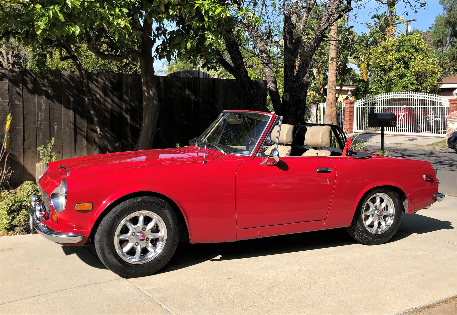 Datsun SP310/311 Roadster with VTO vintage aluminum wheels - Photo 26