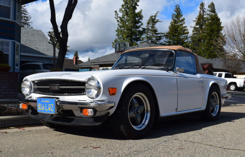 Triumph TR6 with VTO vintage aluminum wheels - Photo 2