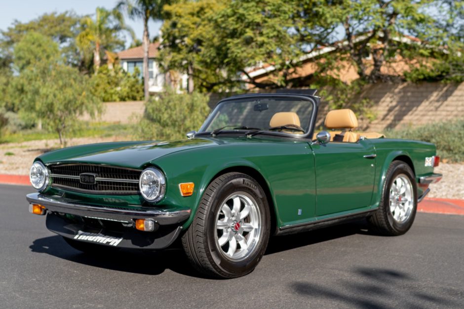 Triumph TR6 with VTO vintage aluminum wheels - Photo 3