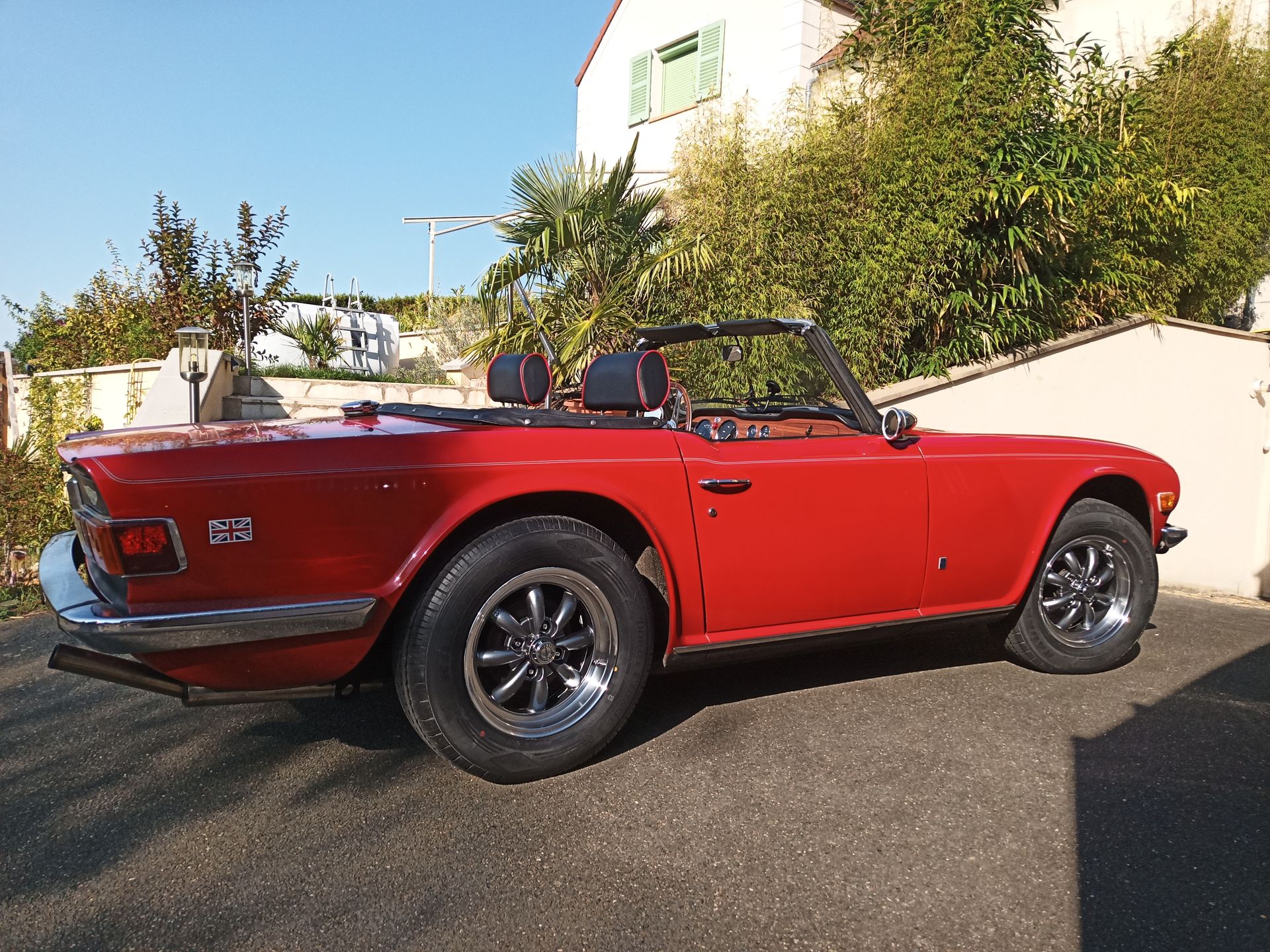 Triumph TR6 with VTO vintage aluminum wheels - Photo 8