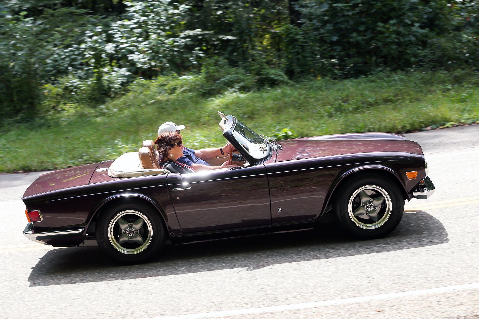 Triumph TR6 with VTO vintage aluminum wheels - Photo 12