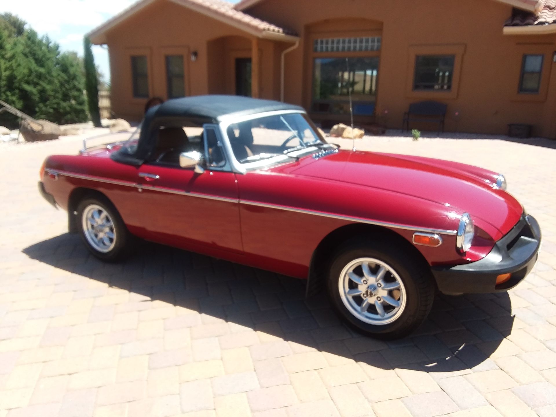 MG MGB/GT with VTO vintage aluminum wheels - Photo 5