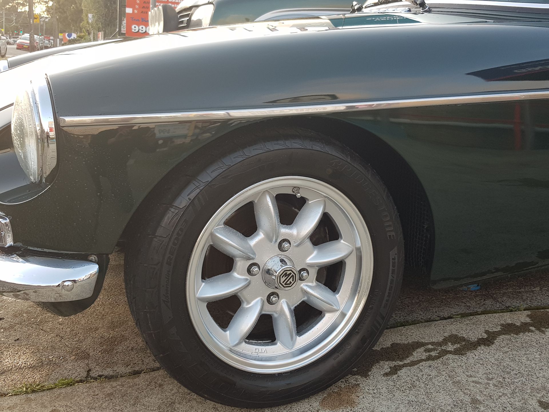 MG MGB/GT with VTO vintage aluminum wheels - Photo 7