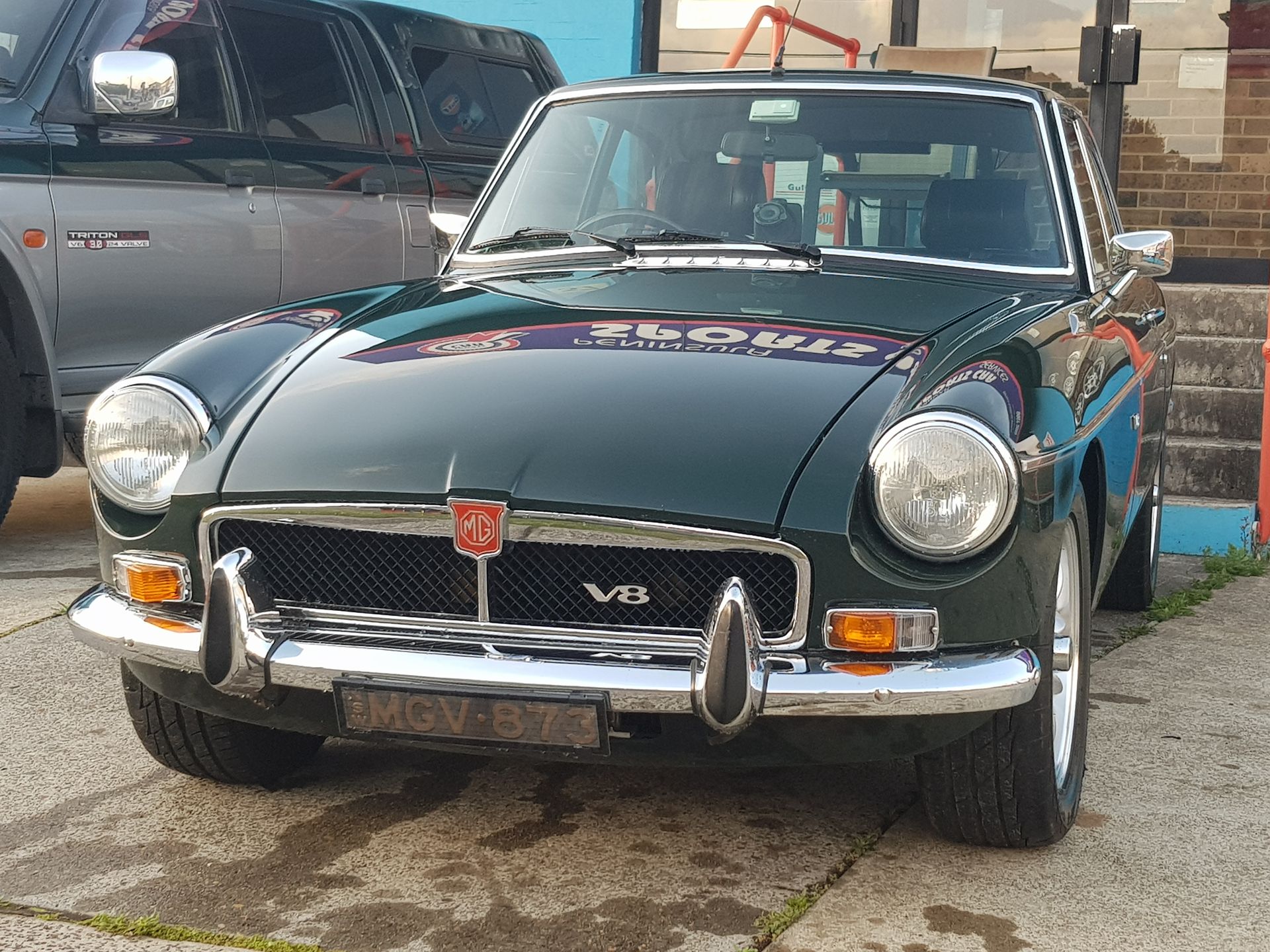 MG MGB/GT with VTO vintage aluminum wheels - Photo 8