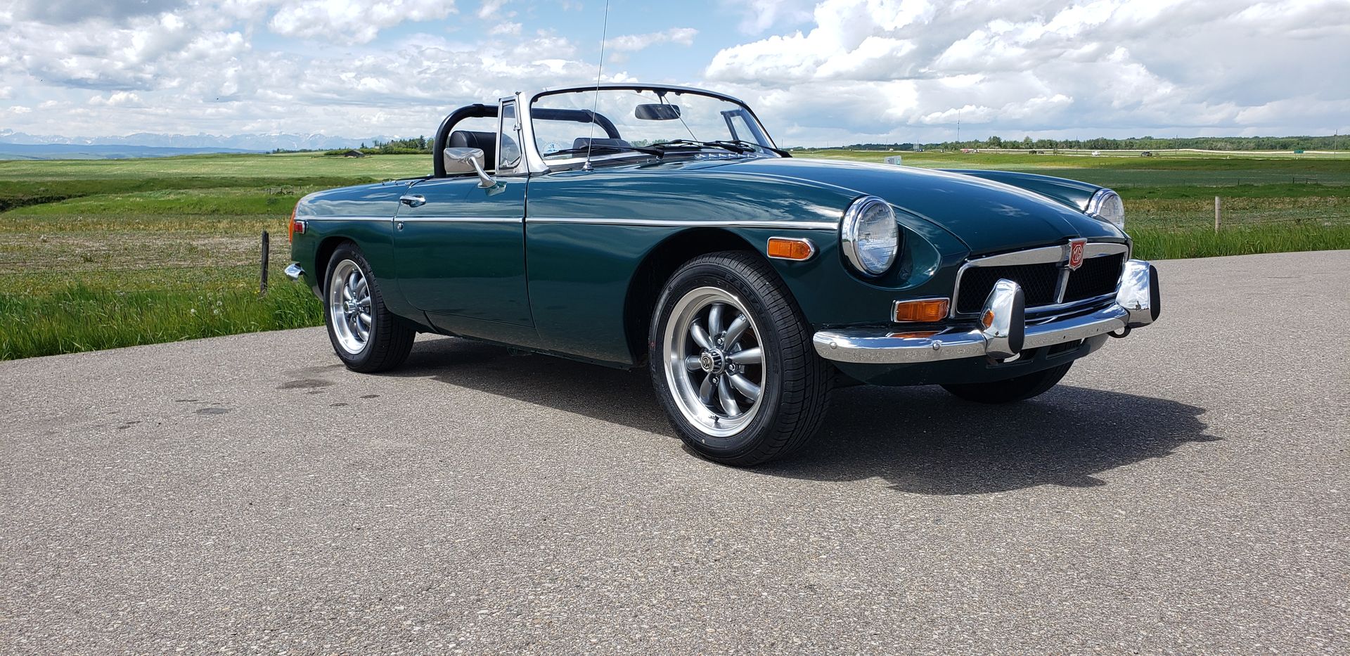 MG MGB/GT with VTO vintage aluminum wheels - Photo 12