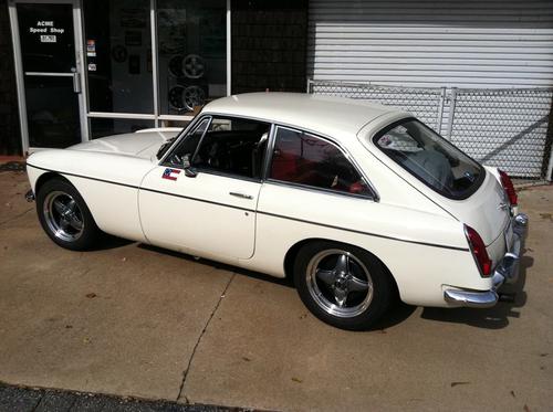 MG MGB/GT with VTO vintage aluminum wheels - Photo 16