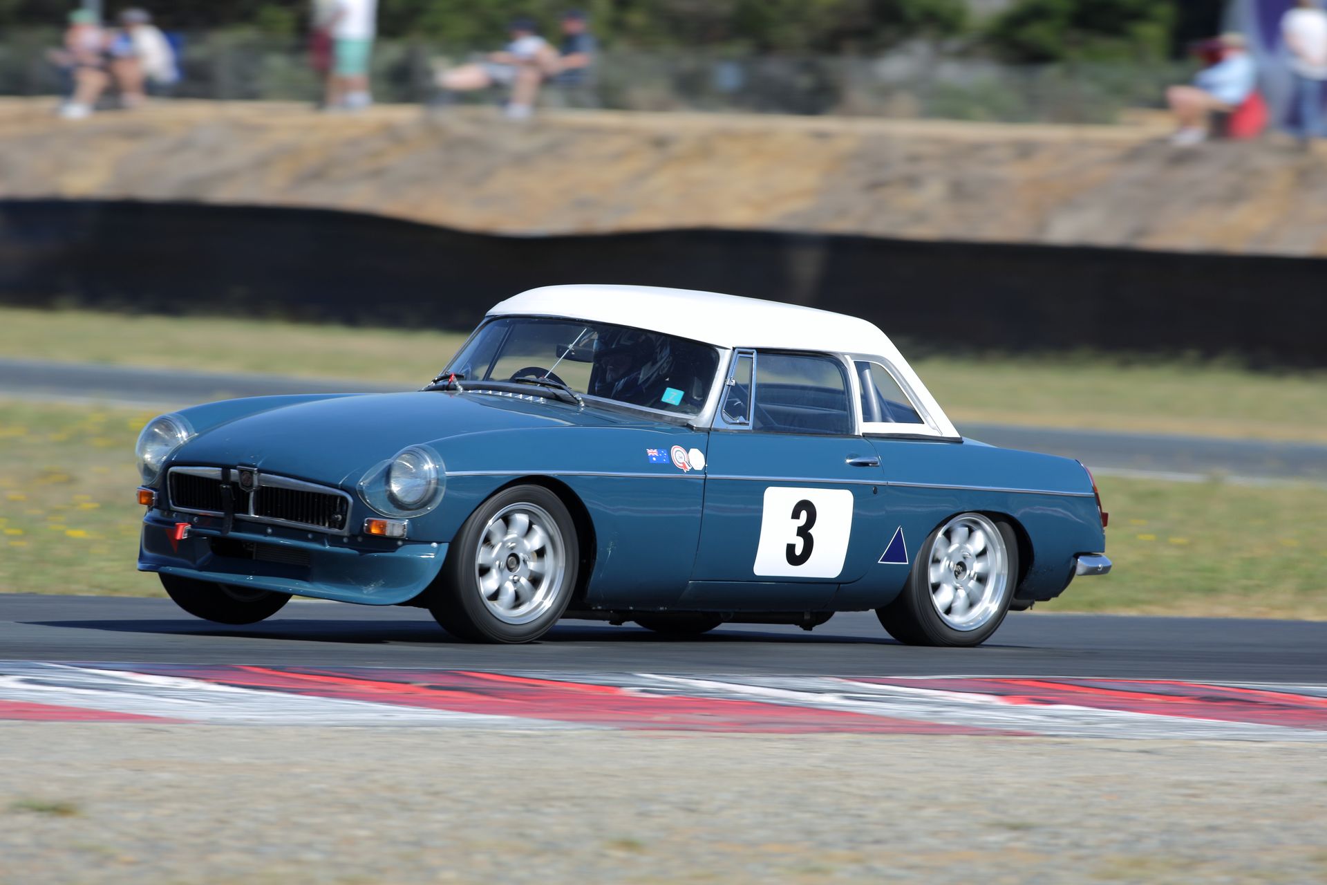 MG MGB/GT with VTO vintage aluminum wheels - Photo 30