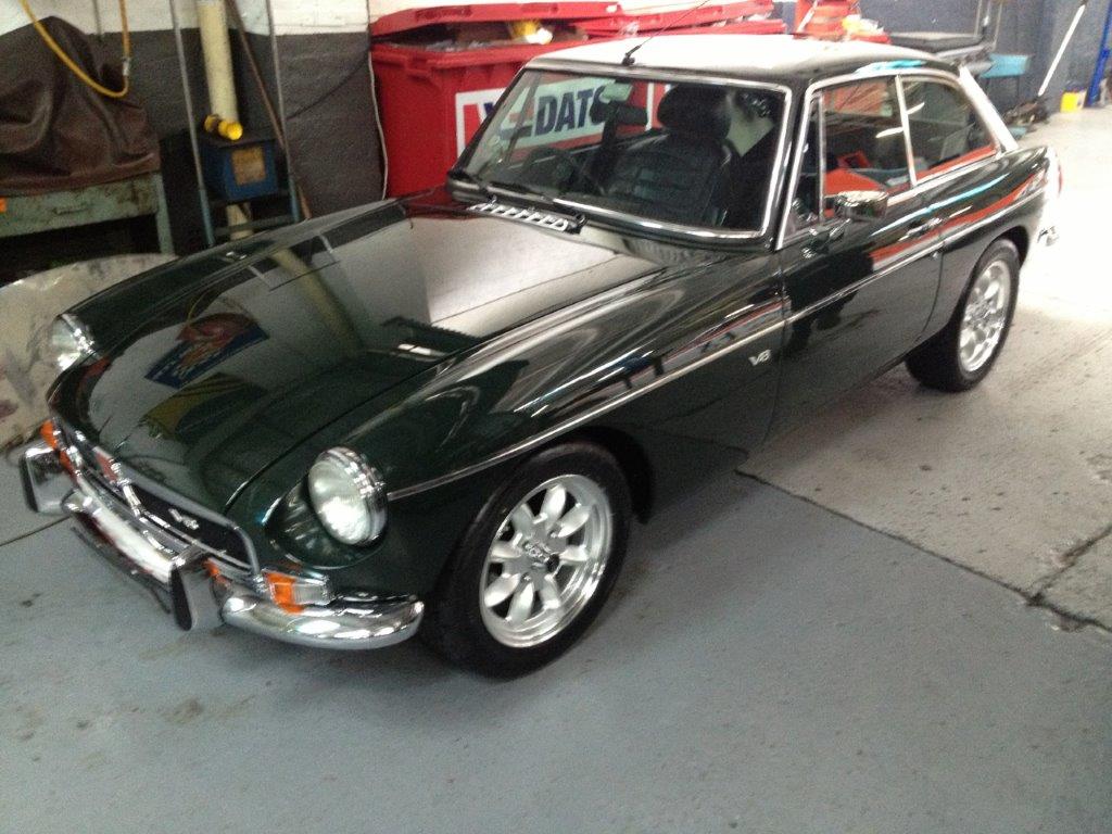 MG MGB/GT with VTO vintage aluminum wheels - Photo 34