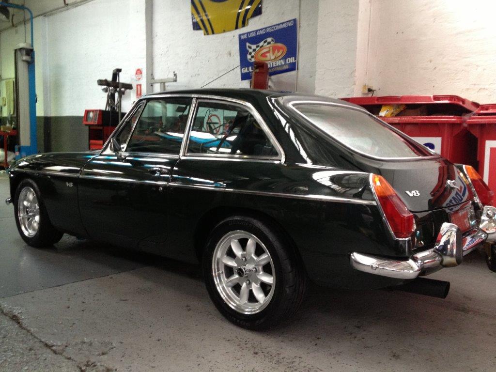 MG MGB/GT with VTO vintage aluminum wheels - Photo 35