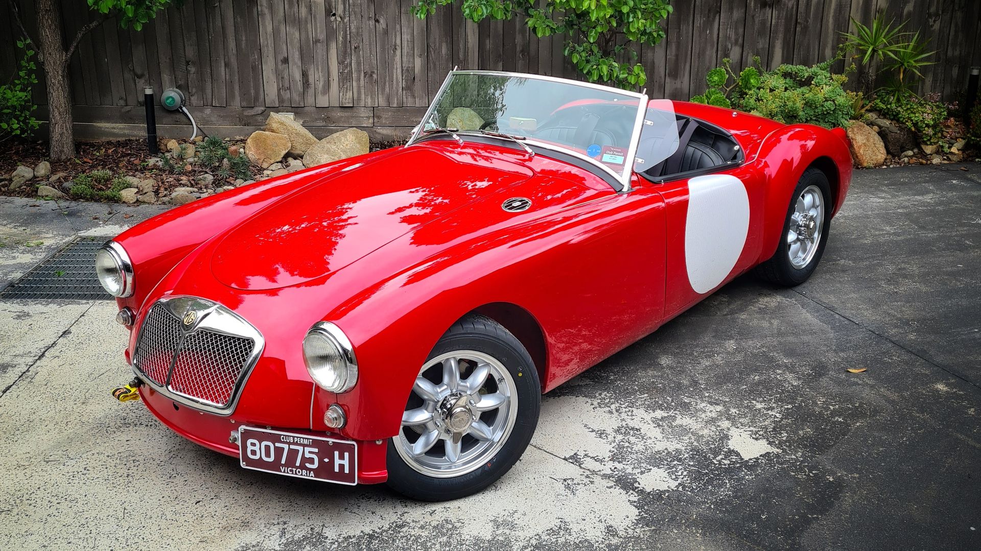 MG MGA with VTO vintage aluminum wheels - Photo 22