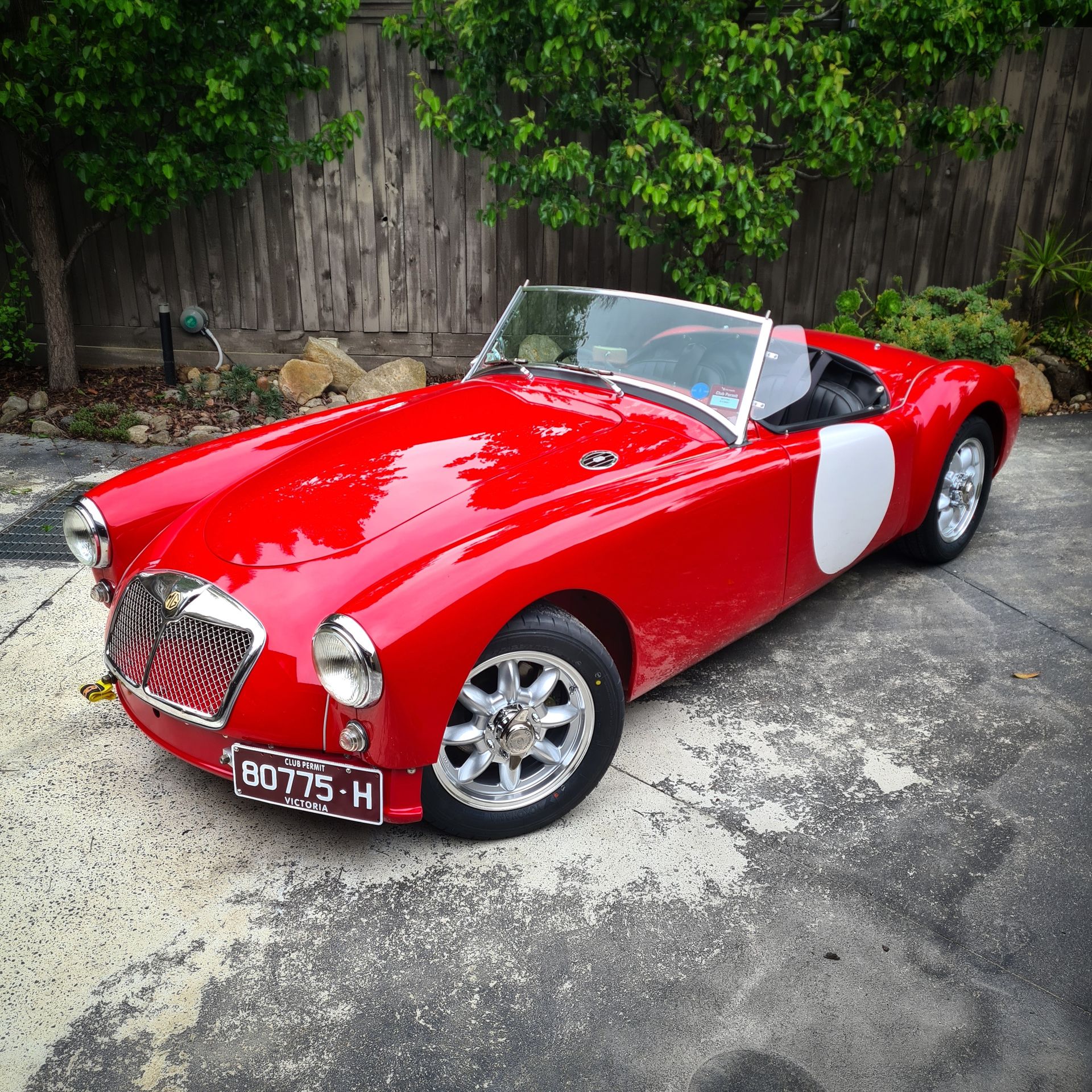 MG MGA with VTO vintage aluminum wheels - Photo 23
