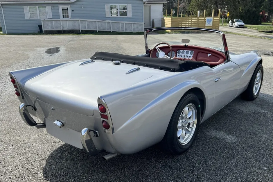 Diamler SP250 with VTO vintage aluminum wheels - Photo 4